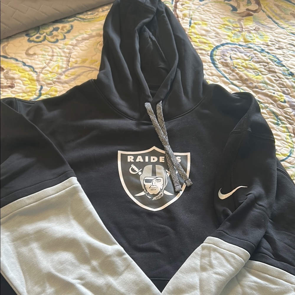 Nike Men's Black and Gray Raiders Hoodie